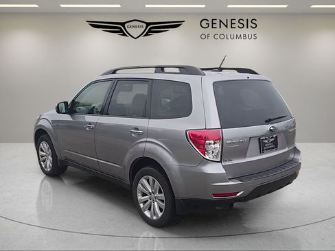 Used 2011 Subaru Forester 2.5X Premium w/ All-Weather Pkg AWD/4WD image 3