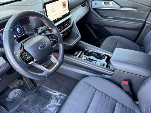 Used 2025 Ford Explorer ST-Line w/ ST-Line Street Pack AWD/4WD image 10