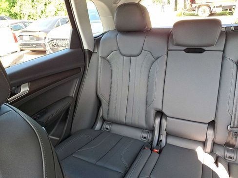 Used 2024 Audi Q5 e Premium Plus w/ Premium Plus Package AWD/4WD image 12