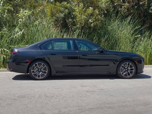 New 2025 BMW 750e xDrive image 4