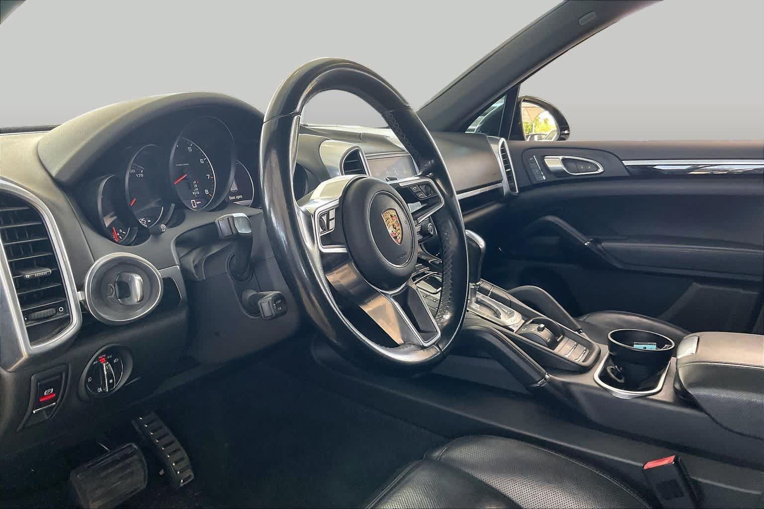 Used 2017 Porsche Cayenne Platinum Edition AWD/4WD image 17