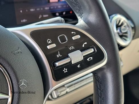 Used 2023 Mercedes-Benz GLA 250 w/ Premium Package image 31