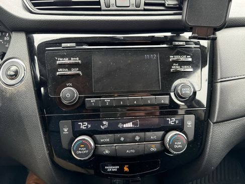 Used 2017 Nissan Rogue SV w/ Midnight Edition Package image 10