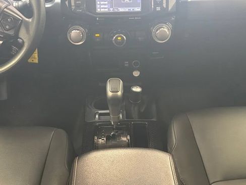 Used 2019 Toyota 4Runner TRD Off-Road Premium AWD/4WD image 16