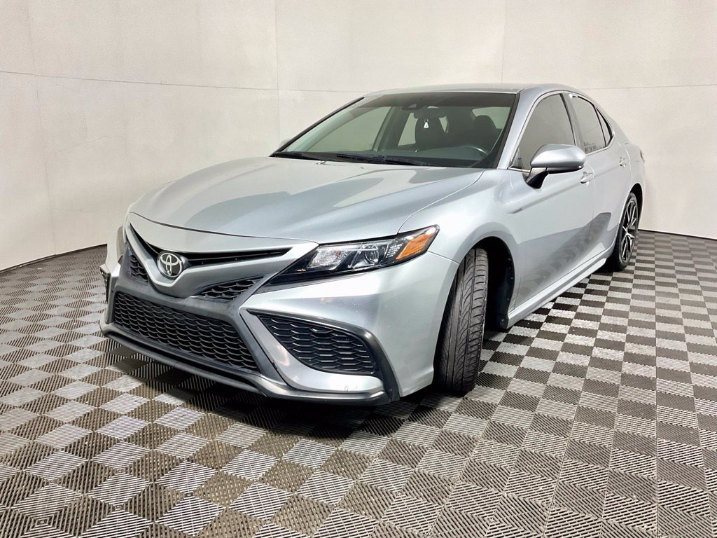 Used 2021 Toyota Camry SE FWD image 2