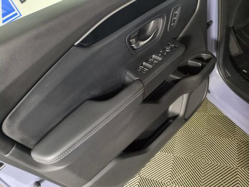 Used 2024 Honda Pilot Touring image 11