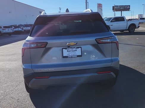 Used 2025 Chevrolet Equinox LT w/ Convenience Package II image 3