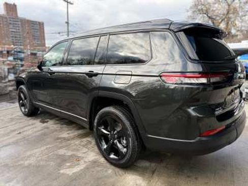 Used 2023 Jeep Grand Cherokee L Limited w/ Luxury Tech Group II AWD/4WD image 3