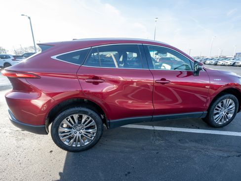 Used 2021 Toyota Venza Limited w/ Advanced Technology Package image 6