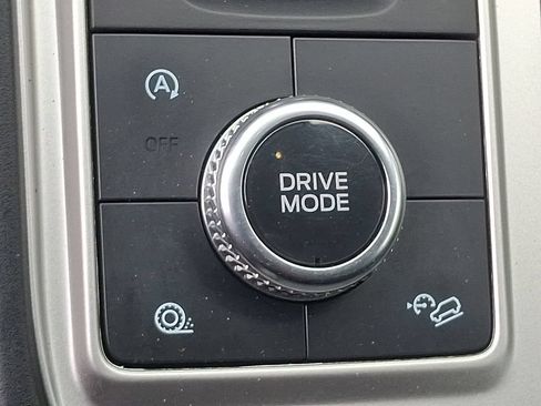 Used 2020 Ford Explorer XLT w/ Comfort Package AWD/4WD image 25