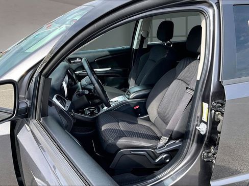 Used 2019 Dodge Journey SE FWD image 26