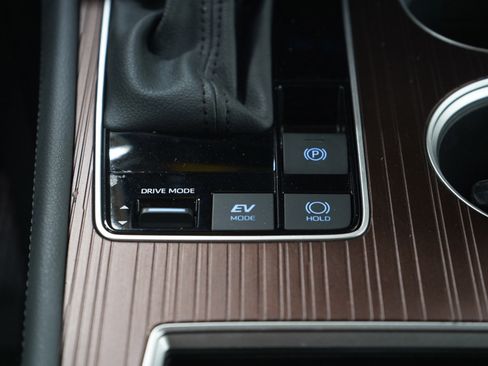 Used 2024 Toyota Sienna LE image 18