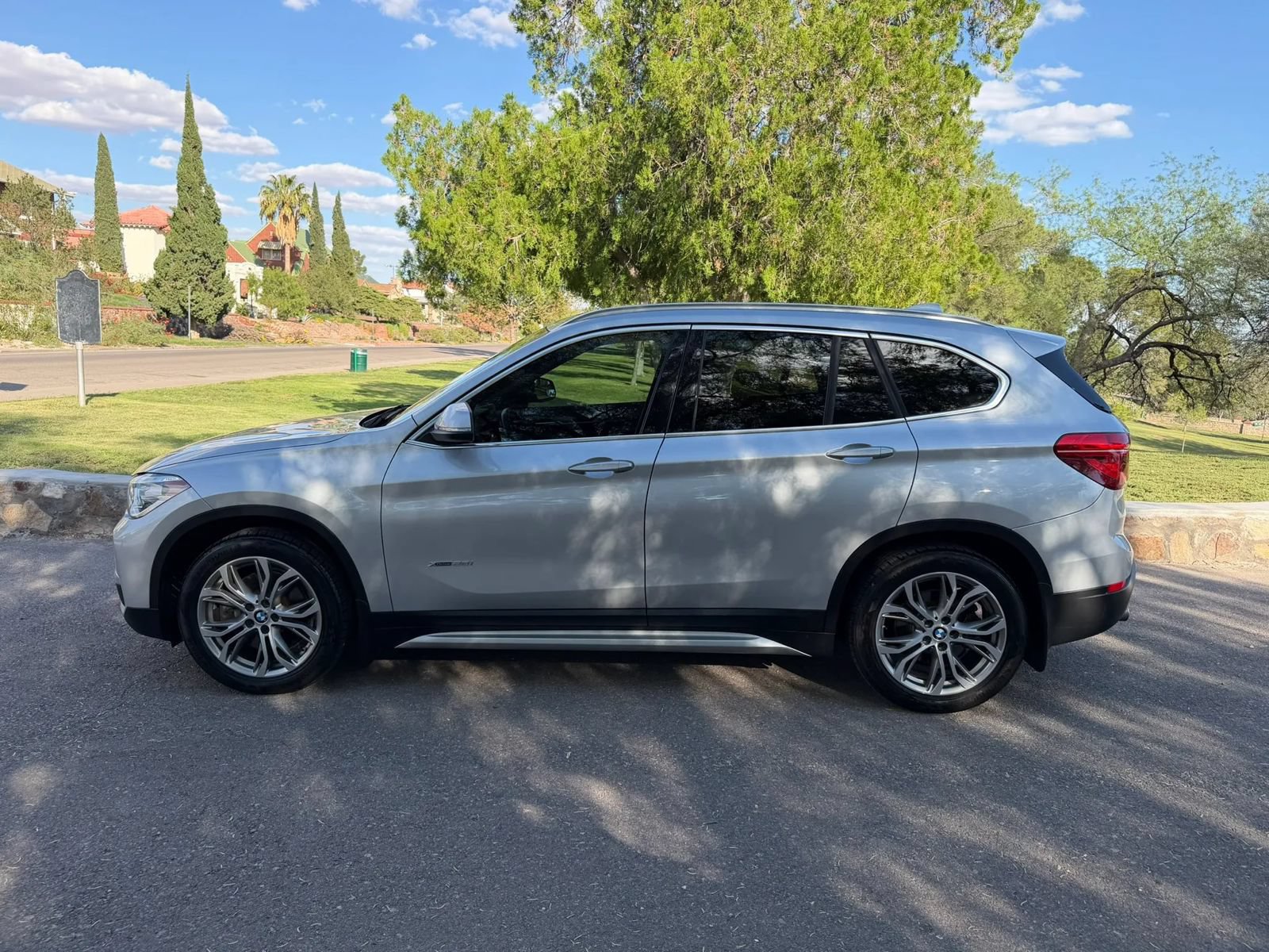 Used 2017 BMW X1 xDrive28i AWD/4WD image 2