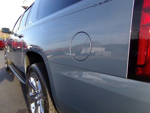 Used 2016 Chevrolet Suburban LT image 13