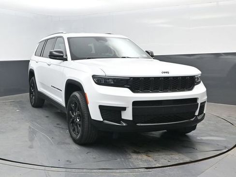 Used 2024 Jeep Grand Cherokee L Laredo AWD/4WD image 2