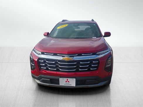 Used 2025 Chevrolet Equinox LT w/ Convenience Package II image 2