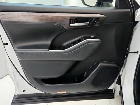 Used 2022 Toyota Highlander Limited image 23