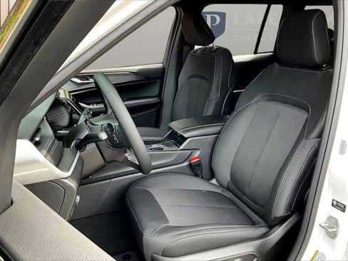 New 2026 Jeep Grand Cherokee Laredo AWD/4WD image 19