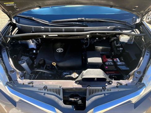 Used 2019 Toyota Sienna XLE image 10