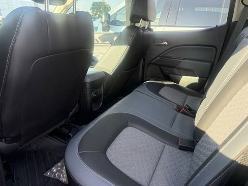 Used 2019 Chevrolet Colorado Z71 w/ Z71 Midnight Edition image 6