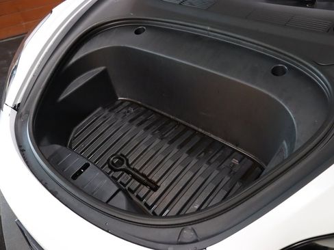 Used 2023 Tesla Model 3 Standard Range image 3