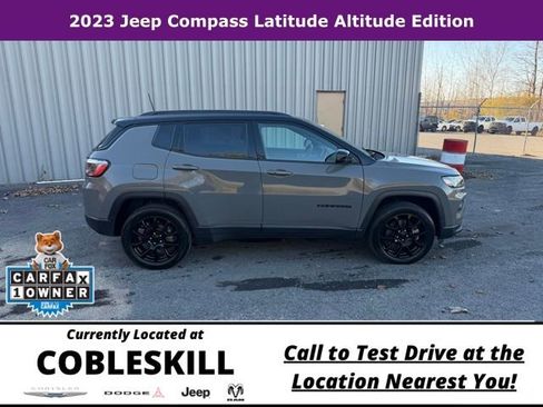 Used 2023 Jeep Compass Latitude AWD/4WD image 3