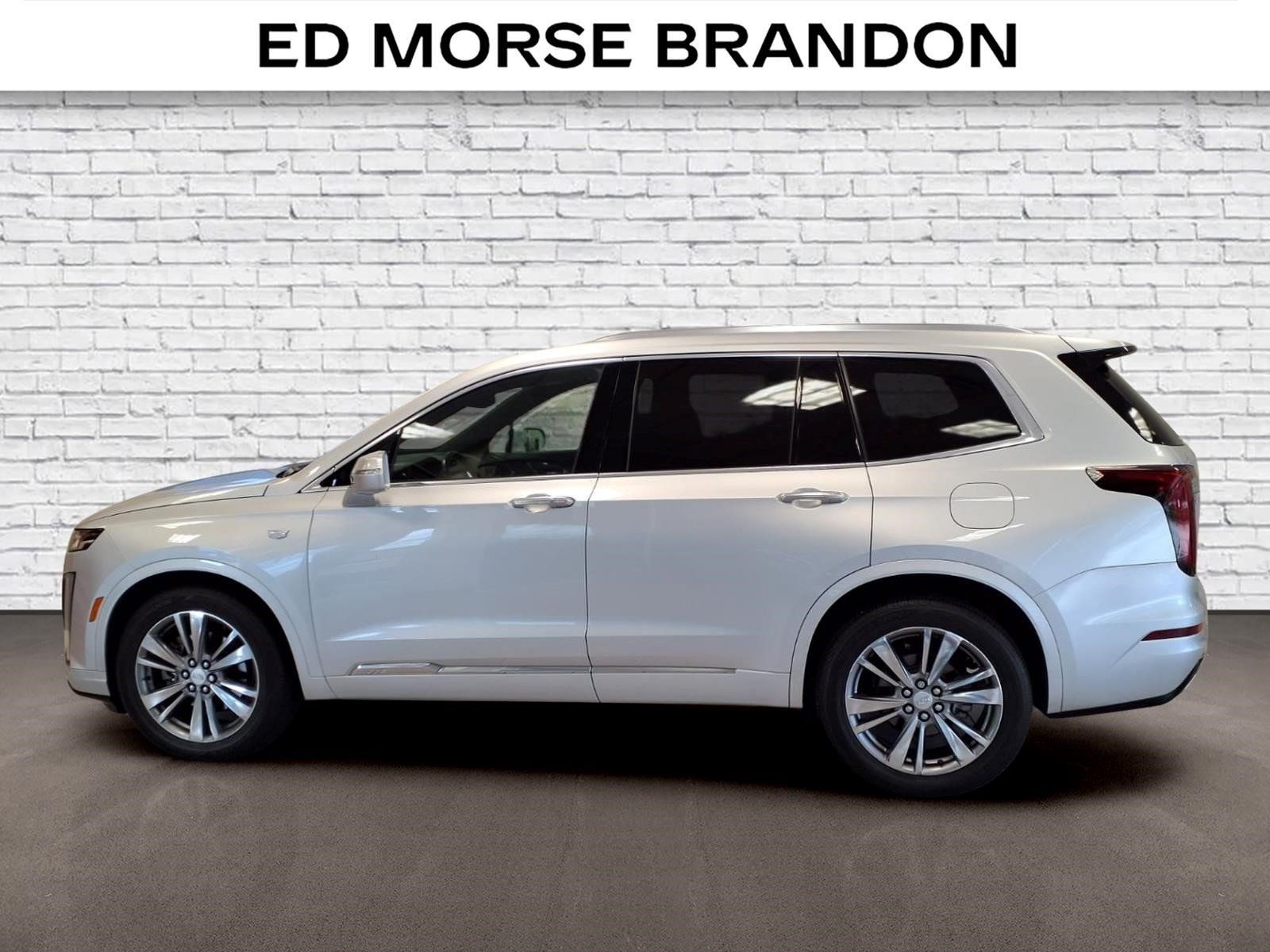 Used 2020 Cadillac XT6 Premium Luxury FWD image 2