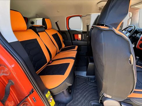 Used 2014 Toyota FJ Cruiser 4WD w/ Upgrade Package image 18