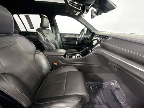 Used 2021 Jeep Grand Cherokee L Overland w/ Luxury Tech Group IV AWD/4WD image 48