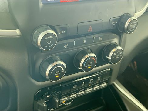 Used 2022 RAM 2500 Big Horn w/ Night Edition AWD/4WD image 15