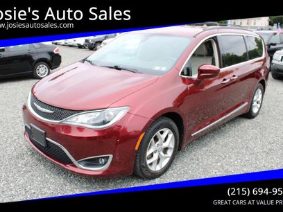 Used 2017 Chrysler Pacifica Touring-L w/ Tire & Wheel Group