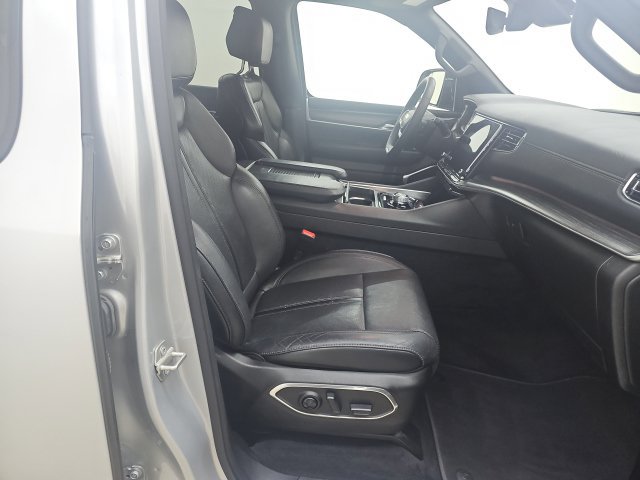 Used 2024 Jeep Wagoneer L Series II w/ Flexible Seating Group AWD/4WD image 25