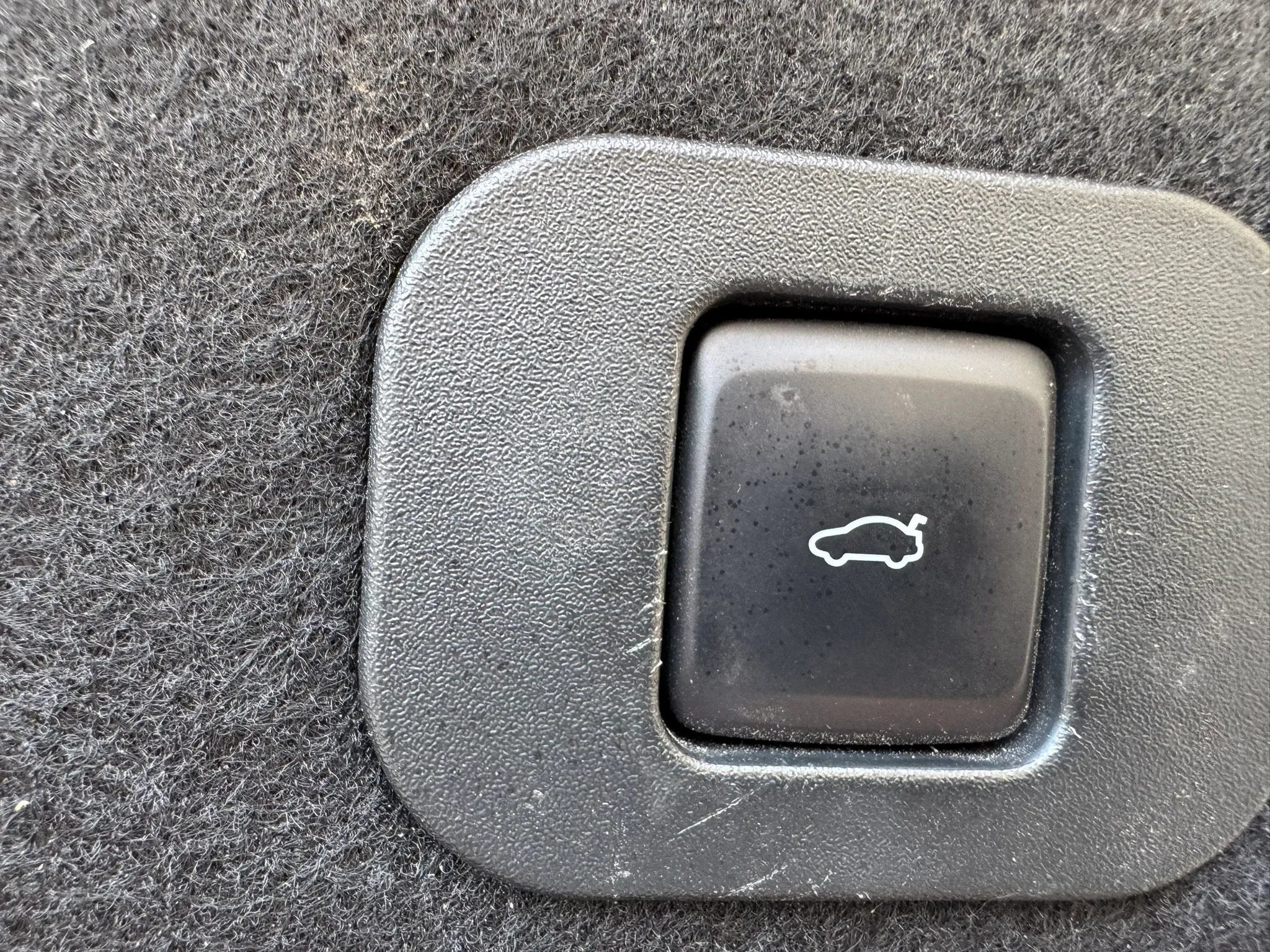 Used 2017 Lincoln Continental Select w/ Technology Package FWD image 34