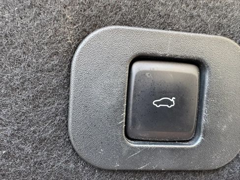 Used 2017 Lincoln Continental Select w/ Technology Package FWD image 34
