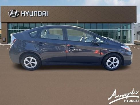 Used 2014 Toyota Prius Five image 6
