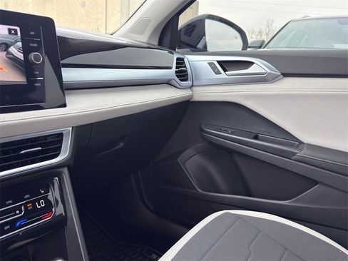 New 2025 Volkswagen Taos SE image 24