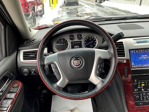 Used 2014 Cadillac Escalade Luxury image 34