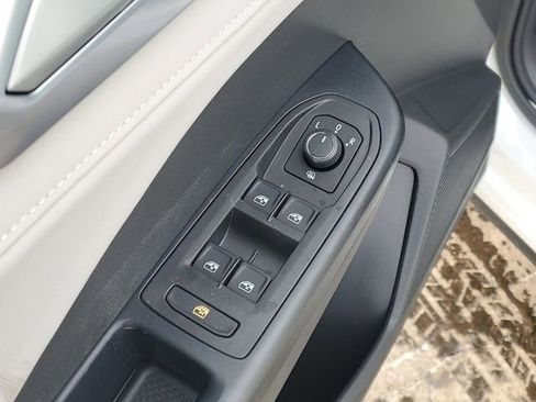 New 2026 Volkswagen Taos SE FWD image 9