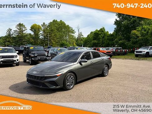 Used 2024 Hyundai Elantra SEL FWD image 3