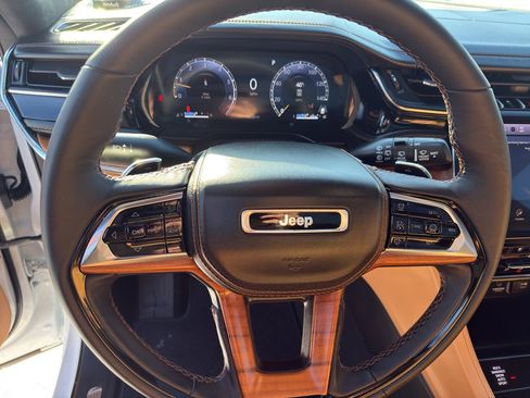 Used 2025 Jeep Grand Cherokee L Summit image 16