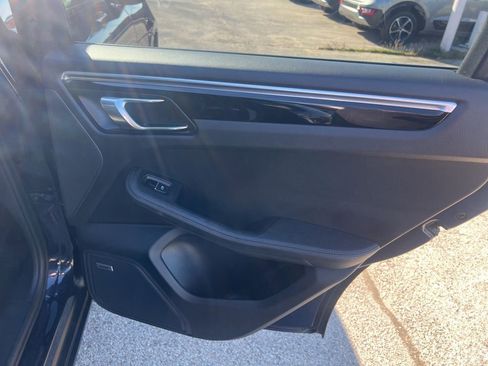 Used 2022 Porsche Macan image 17