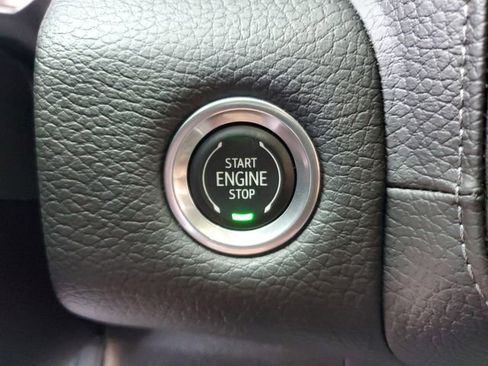 Used 2021 GMC Yukon XL Denali w/ Denali Premium Package image 24