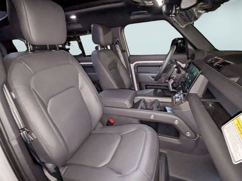 New 2026 Land Rover Defender 130 X-Dynamic SE AWD/4WD image 30