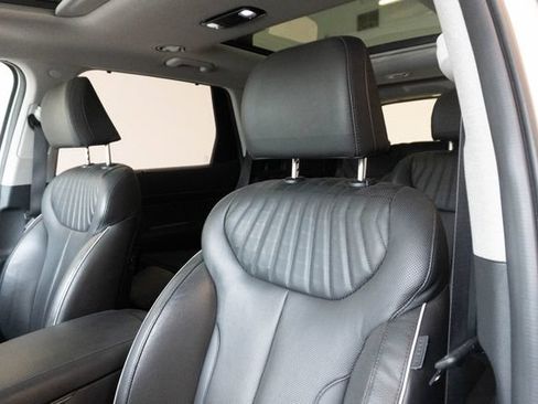 Used 2023 Hyundai Palisade Limited FWD image 19