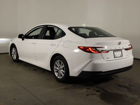 Used 2025 Toyota Camry LE image 34