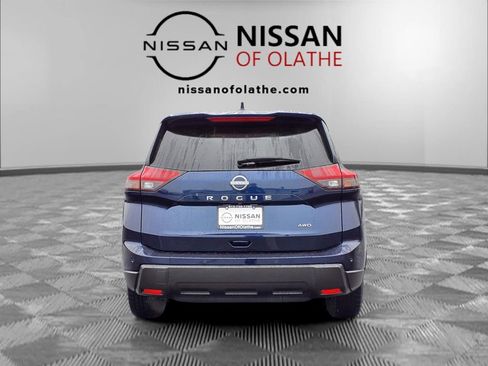 Certified 2025 Nissan Rogue SV image 29