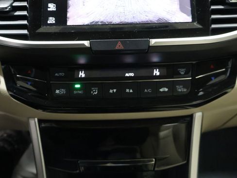 Used 2017 Honda Accord EX image 29