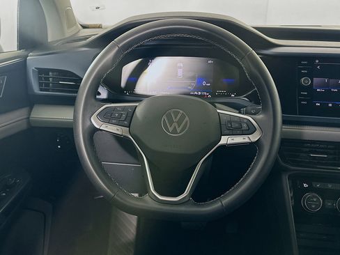 Used 2024 Volkswagen Taos SE image 17