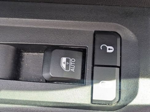 Used 2025 Jeep Compass Trailhawk AWD/4WD image 32