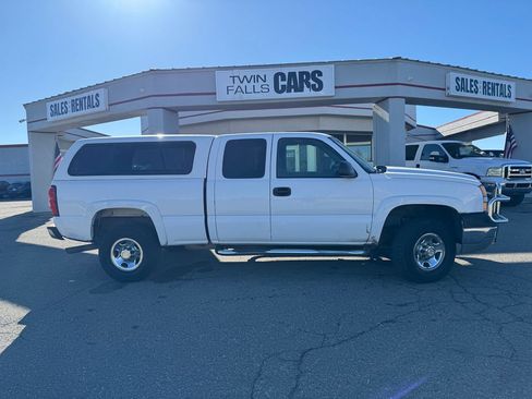 Used 2005 Chevrolet Silverado 2500 LS w/ Skid Plate Package AWD/4WD image 9